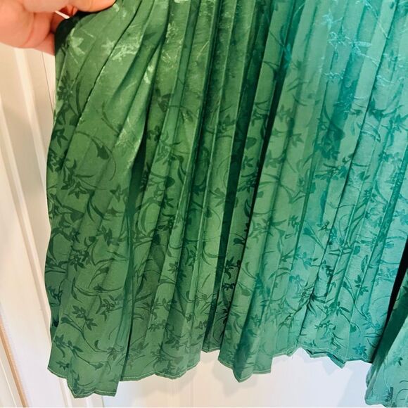 Lulus Women’s Chic Sensibility Dark Green Satin Jacquard Pleated Midi Dress Sz M - Picture 13 of 14